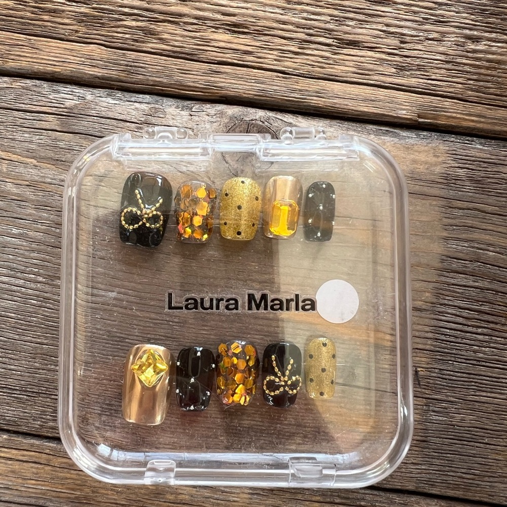 Laura Marla Black and Gold Press-On Nails